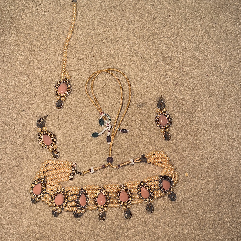 Pearl, Gold and Pink Stone Fashion Jewelry Set - NEW